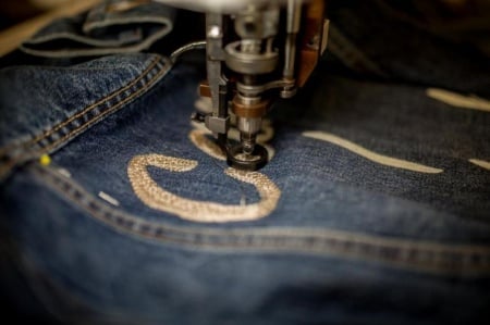 Pourquoi choisir un atelier de confection pour vos textiles ?